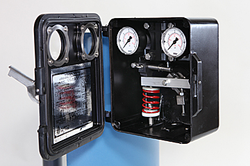 Pneumatic Level Controller Assembly Cutaway DAC Worldwide Oil & Gas Training