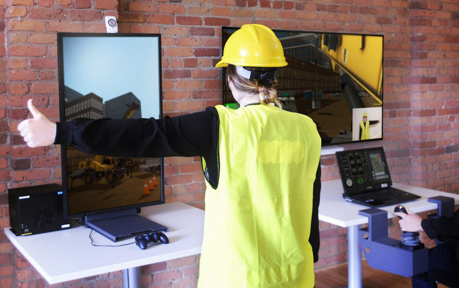 CM Labs Signalperson Training Station The world’s only simulation-based signalperson training solution.